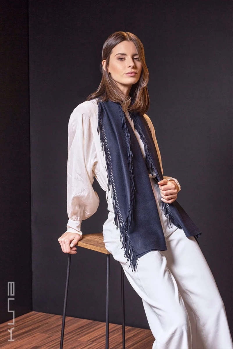 100% Vicuña Scarf - Horizontal Fringes - Image 17