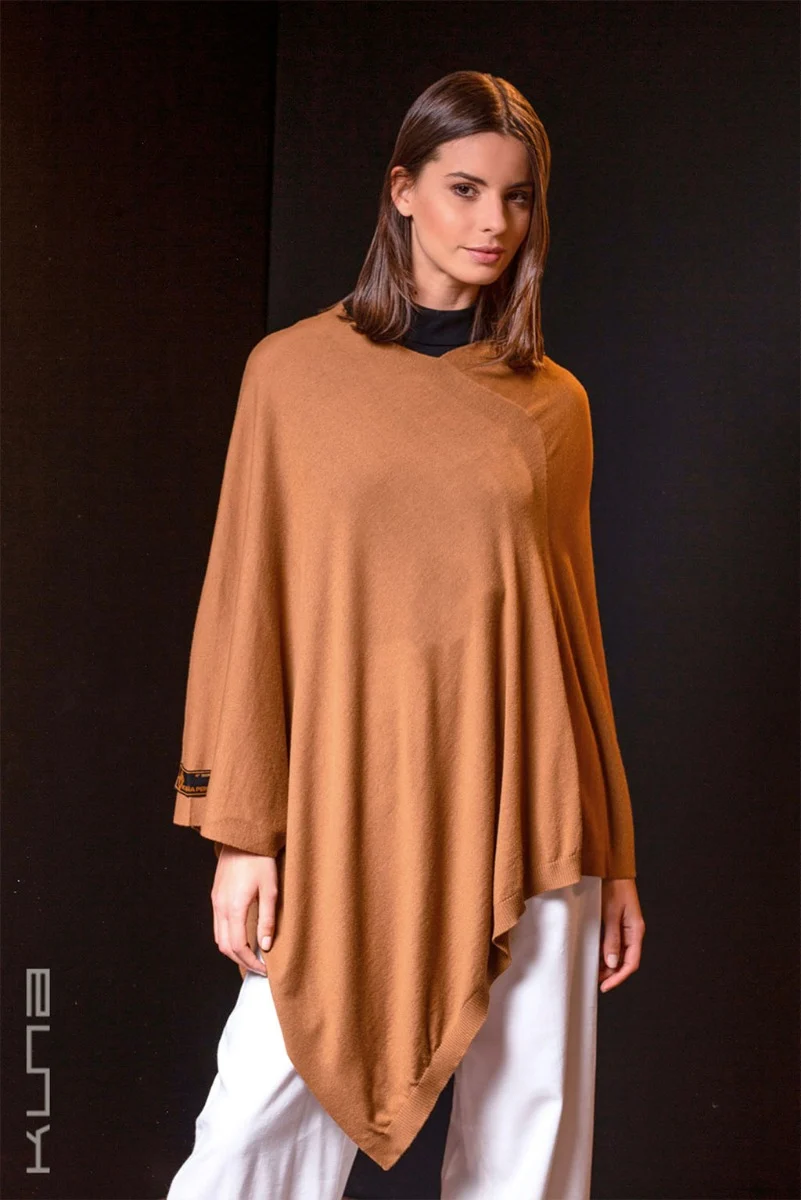 Beryl 100% Vicuña Poncho - Image 7