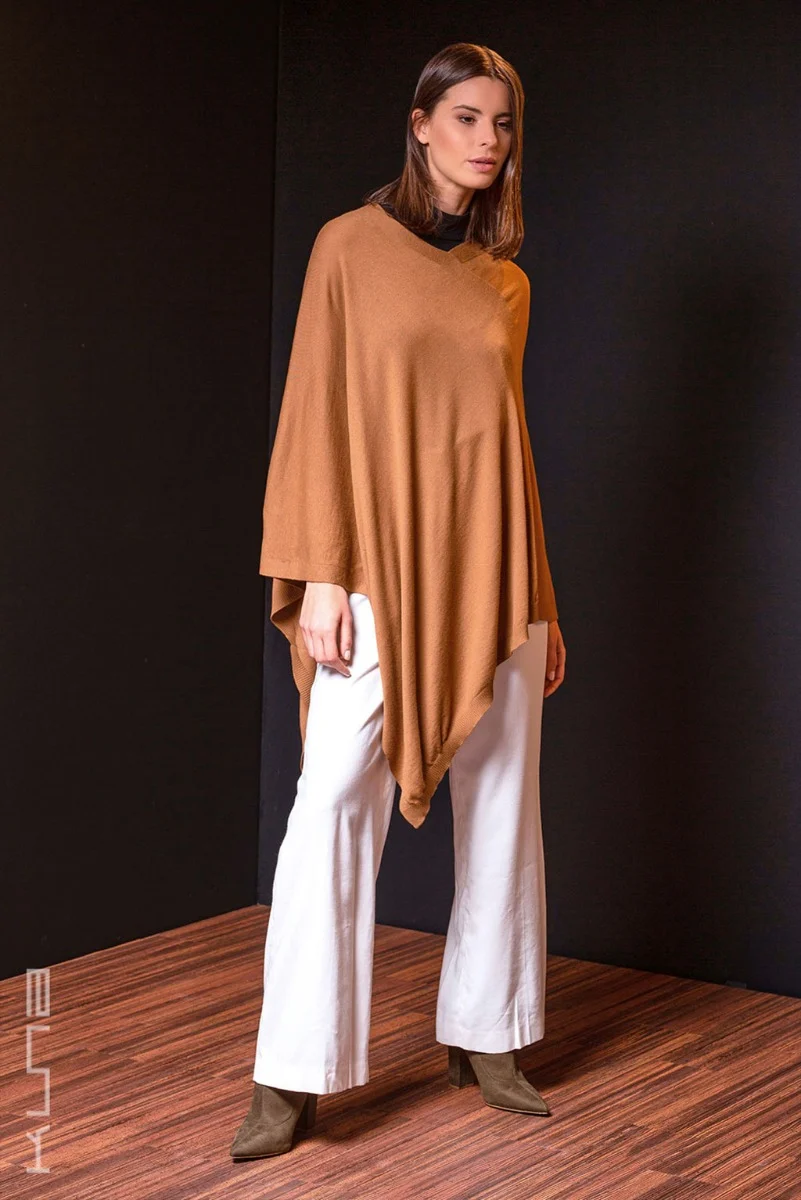 Beryl 100% Vicuña Poncho - Image 9