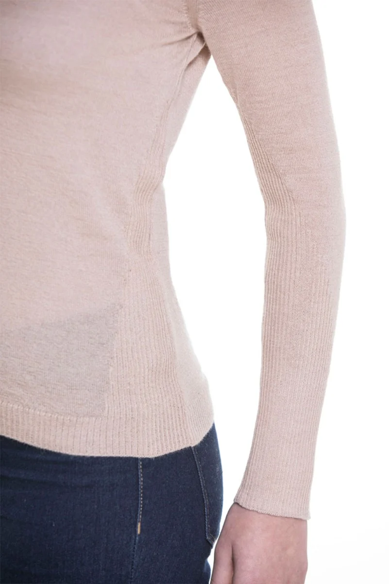 Classic Lightweight Crew-Neck Llama Sweater - Image 3