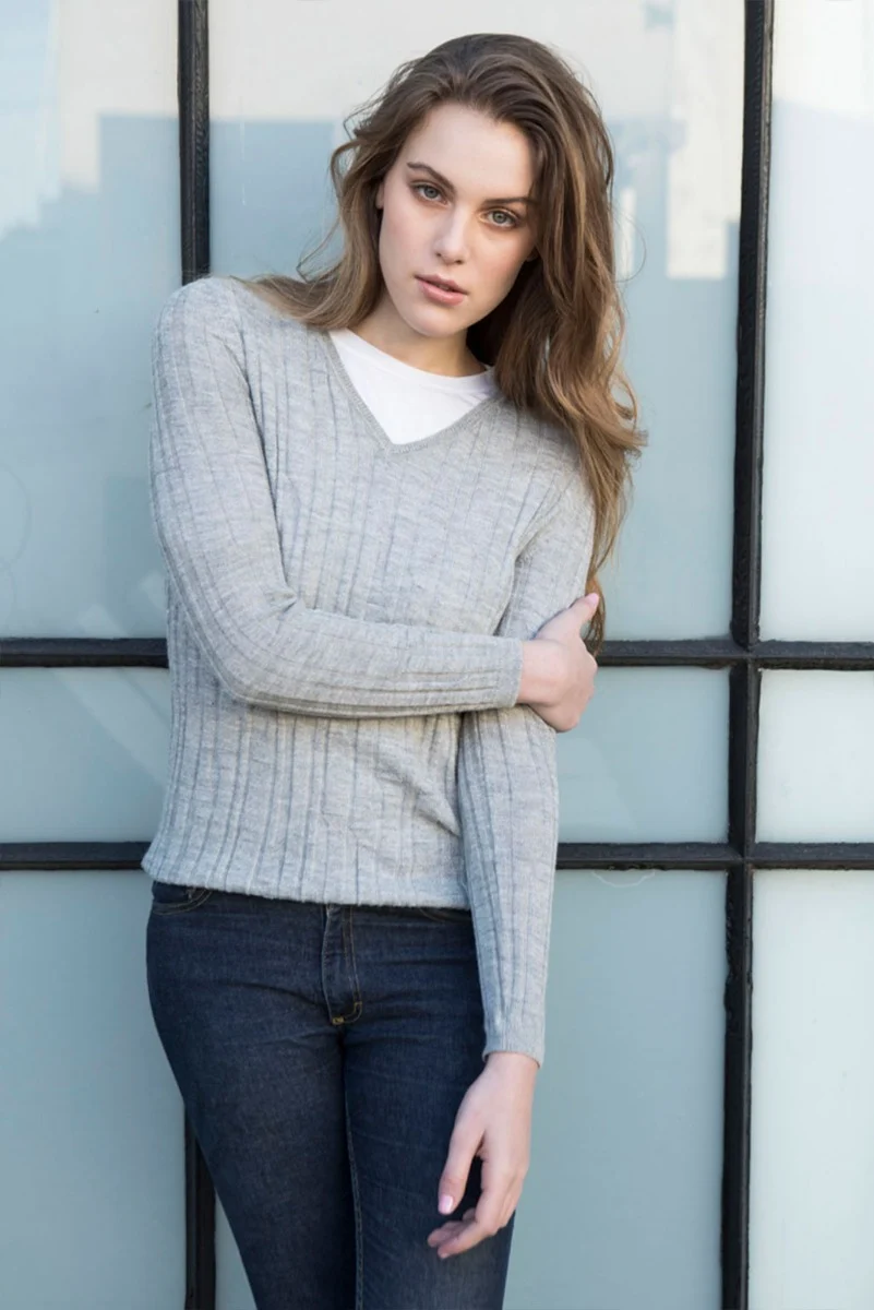 Quella V-neck Llama Sweater