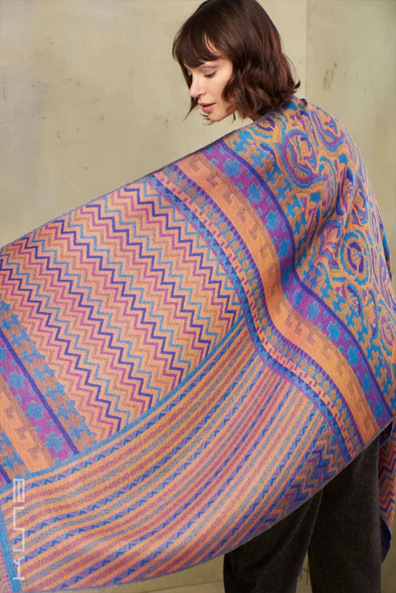 Templo Baby Alpaca and Silk Shawl - Image 11