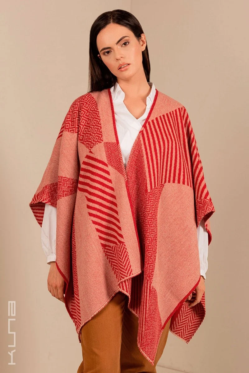 Urubu Baby Alpaca Cape - Image 9